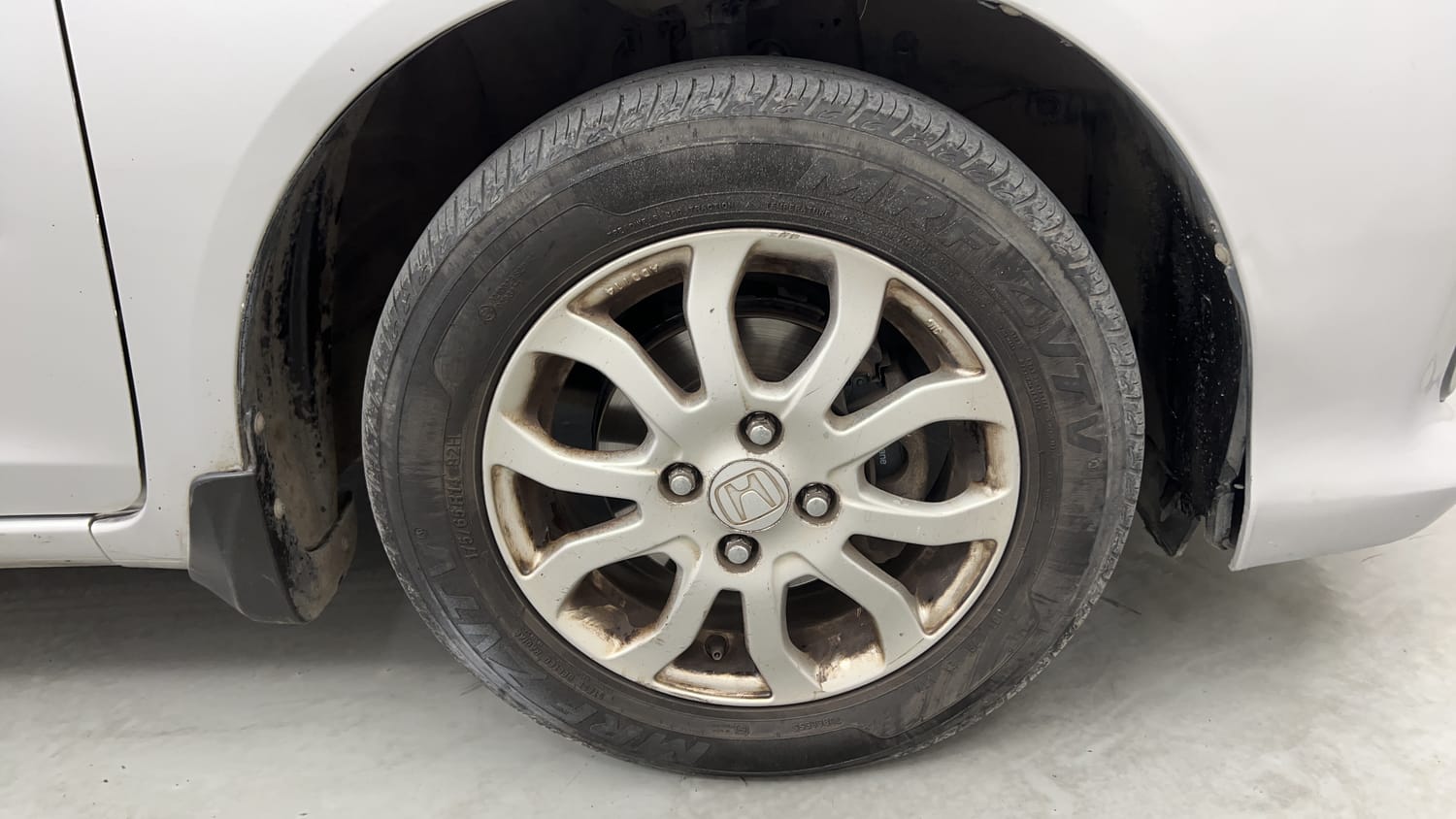 Used 2017 Honda Amaze 1.2 VX i-VTEC Petrol Manual tyres RIGHT FRONT TYRE RIM VIEW