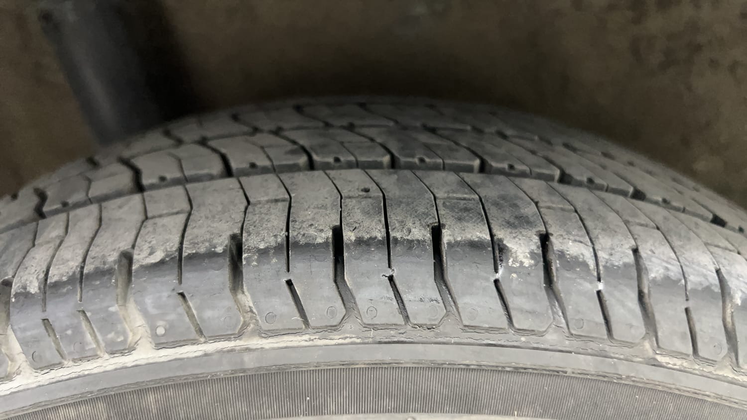 Used 2017 Honda Amaze 1.2 VX i-VTEC Petrol Manual tyres RIGHT REAR TYRE TREAD VIEW