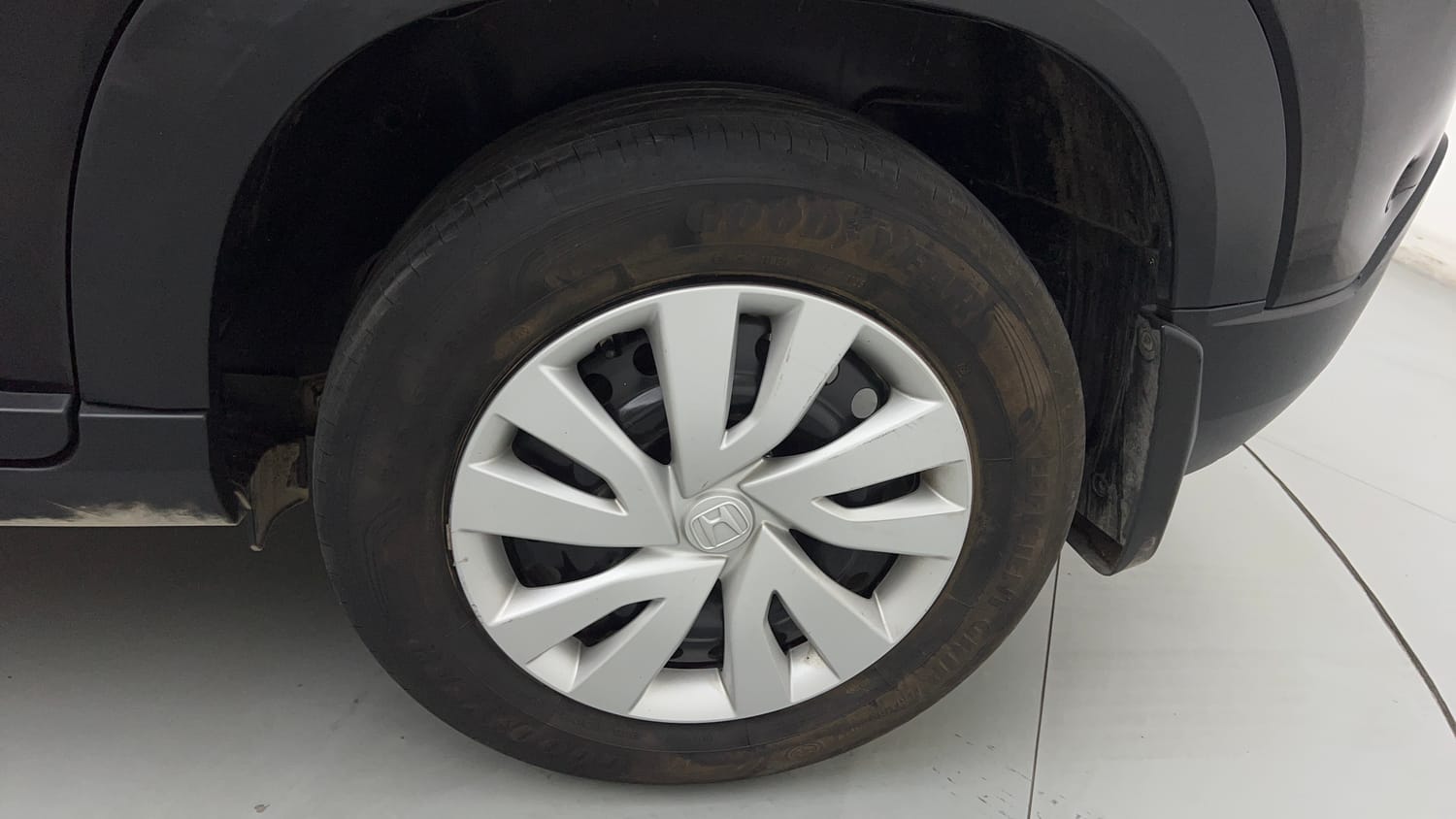 Used 2025 Honda Elevate Apex Edition V CVT Petrol Automatic tyres LEFT REAR TYRE RIM VIEW