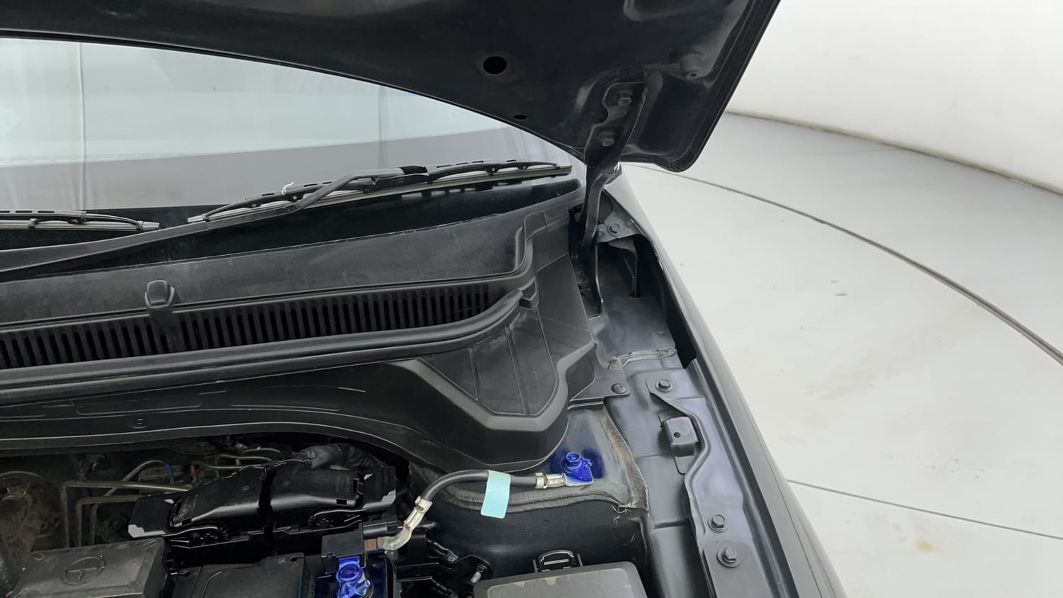 Used 2025 Hyundai New i20 Asta (O) 1.2 MT Petrol Manual engine ENGINE LEFT SIDE HINGE & APRON VIEW