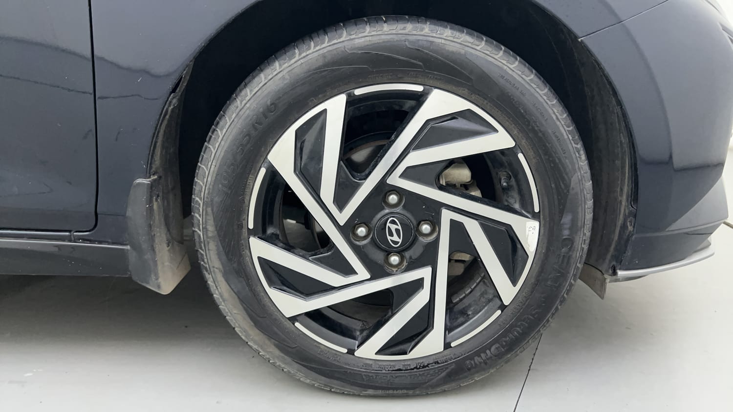 Used 2025 Hyundai New i20 Asta (O) 1.2 MT Petrol Manual tyres RIGHT FRONT TYRE RIM VIEW