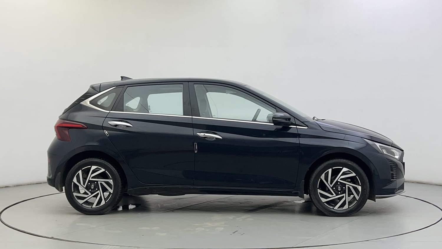 Used 2025 Hyundai New i20 Asta (O) 1.2 MT Petrol Manual exterior RIGHT SIDE VIEW