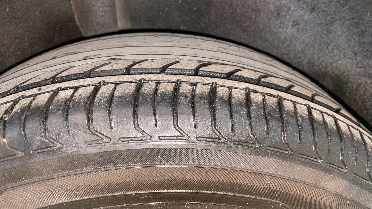 Used 2019 Ford EcoSport Titanium + 1.5L Ti-VCT AT Petrol Automatic tyres RIGHT REAR TYRE TREAD VIEW