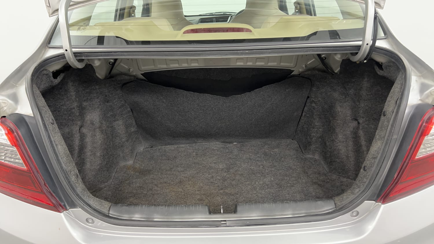 Used 2017 Honda Amaze 1.2 VX i-VTEC Petrol Manual interior DICKY INSIDE VIEW