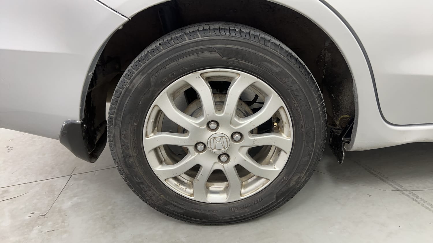 Used 2017 Honda Amaze 1.2 VX i-VTEC Petrol Manual tyres RIGHT REAR TYRE RIM VIEW