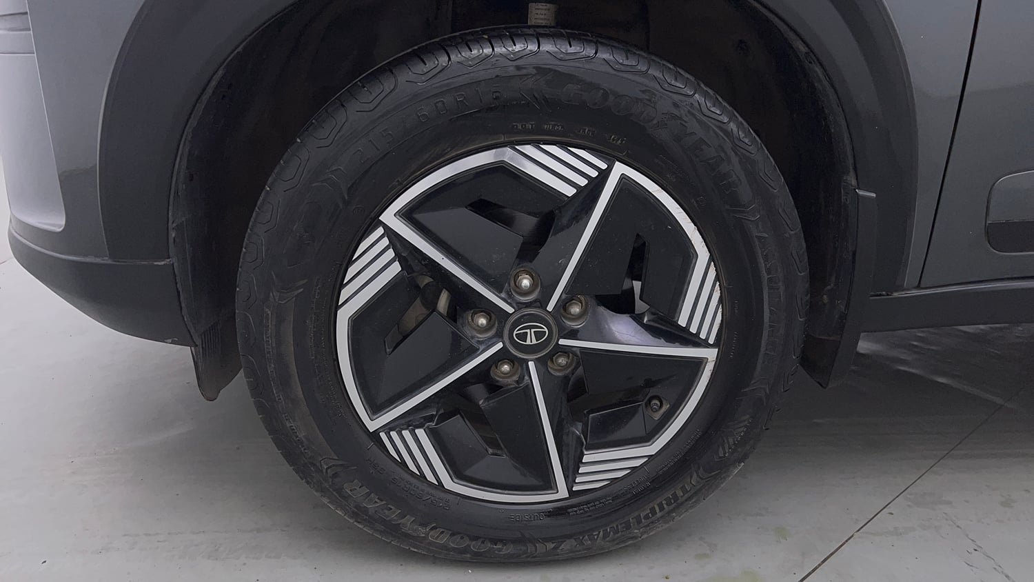 Used 2023 Tata Nexon Fearless Plus S 1.2 Revotron Petrol 7DCA DT Petrol Automatic tyres LEFT FRONT TYRE RIM VIEW