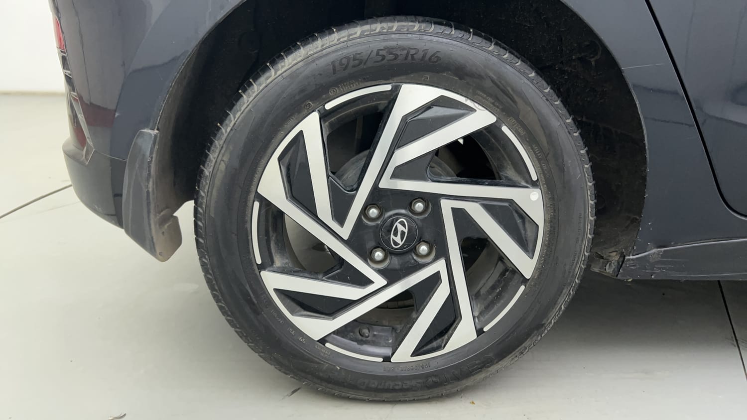 Used 2025 Hyundai New i20 Asta (O) 1.2 MT Petrol Manual tyres RIGHT REAR TYRE RIM VIEW