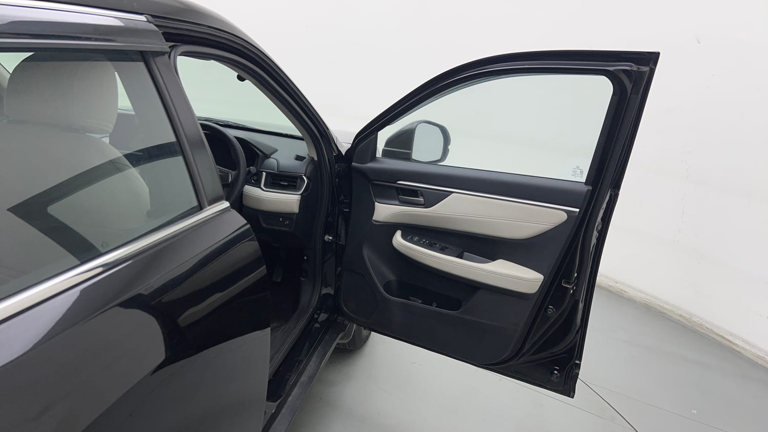 Used 2025 Honda Elevate Apex Edition V CVT Petrol Automatic interior RIGHT FRONT DOOR OPEN VIEW