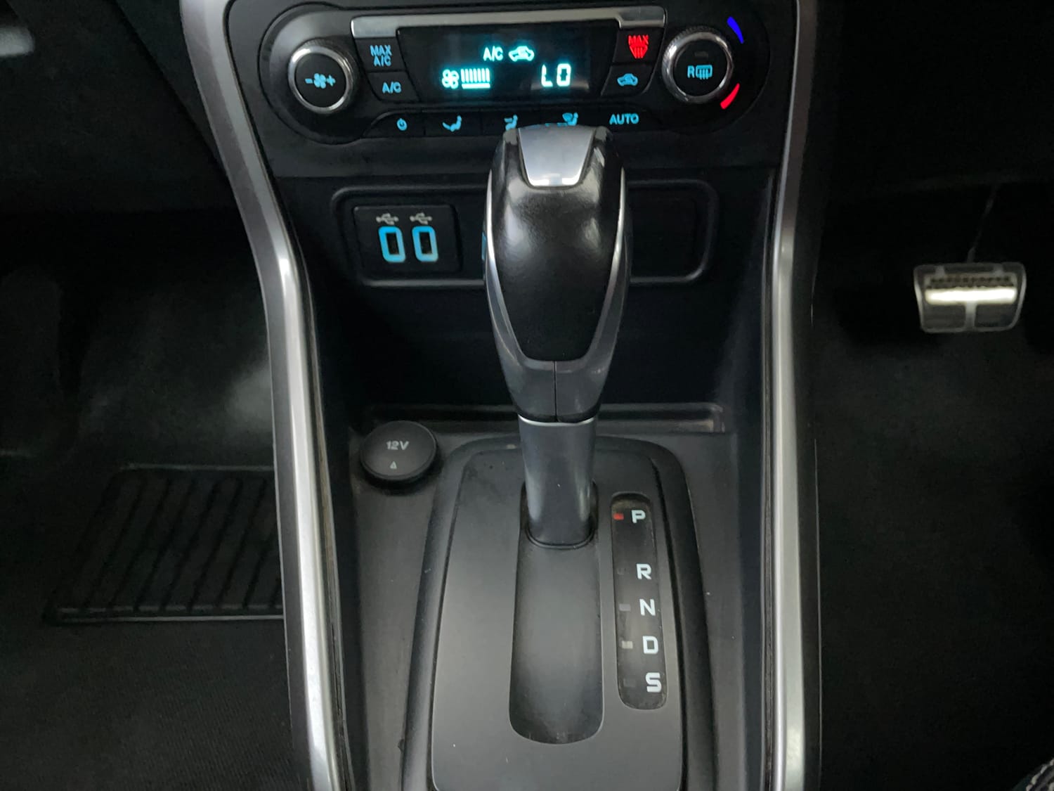 Used 2019 Ford EcoSport Titanium + 1.5L Ti-VCT AT Petrol Automatic interior GEAR  KNOB VIEW