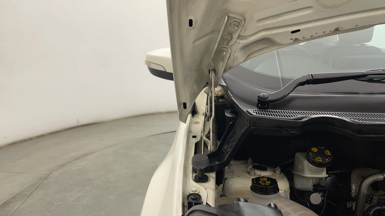 Used 2019 Ford EcoSport Titanium + 1.5L Ti-VCT AT Petrol Automatic engine ENGINE RIGHT SIDE HINGE & APRON VIEW