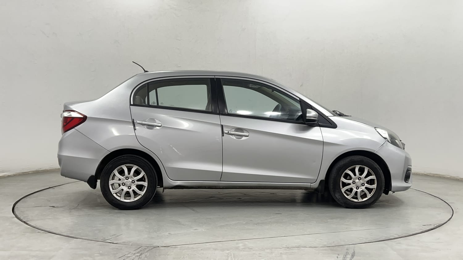 Used 2017 Honda Amaze 1.2 VX i-VTEC Petrol Manual exterior RIGHT SIDE VIEW