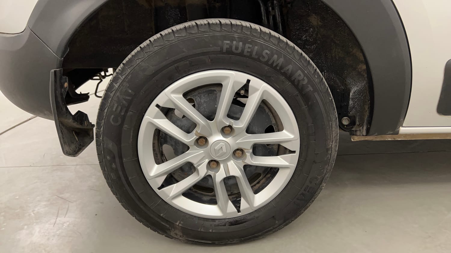 Used 2022 Renault Triber RXT EASY-R AMT Petrol Automatic tyres RIGHT REAR TYRE RIM VIEW