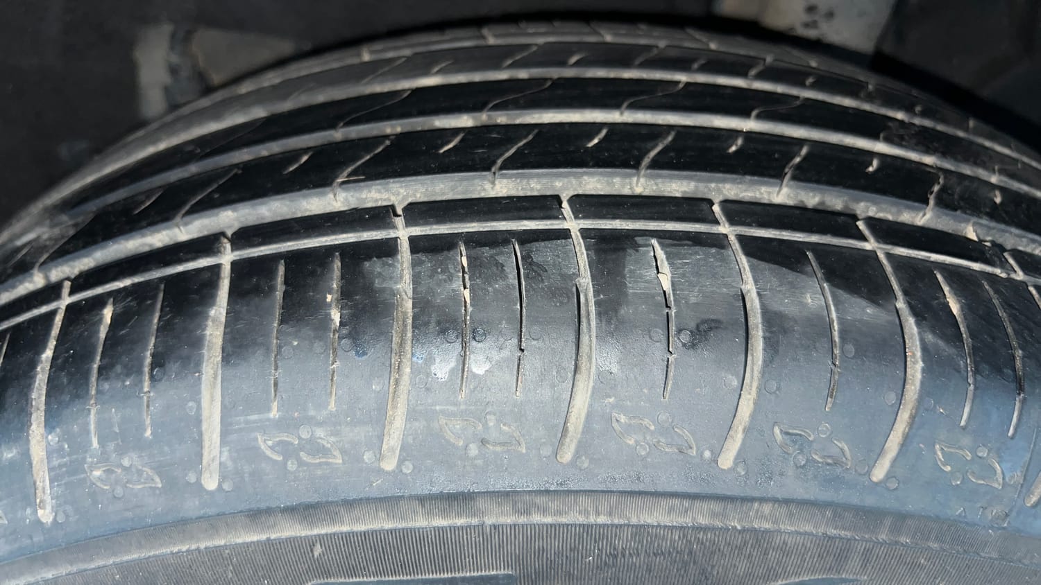 Used 2024 Mahindra XUV700 AX 5 Petrol MT 5 STR Petrol Manual tyres LEFT REAR TYRE TREAD VIEW