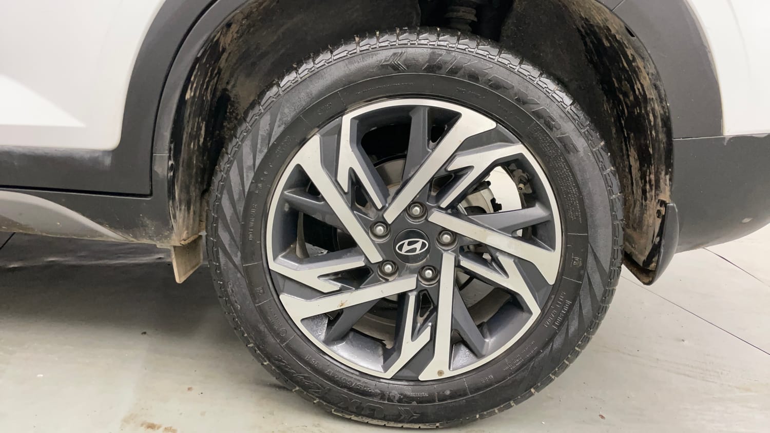 Used 2024 Hyundai Creta 1.5 MPi Petrol IVT SX(O) Petrol Automatic tyres LEFT REAR TYRE RIM VIEW