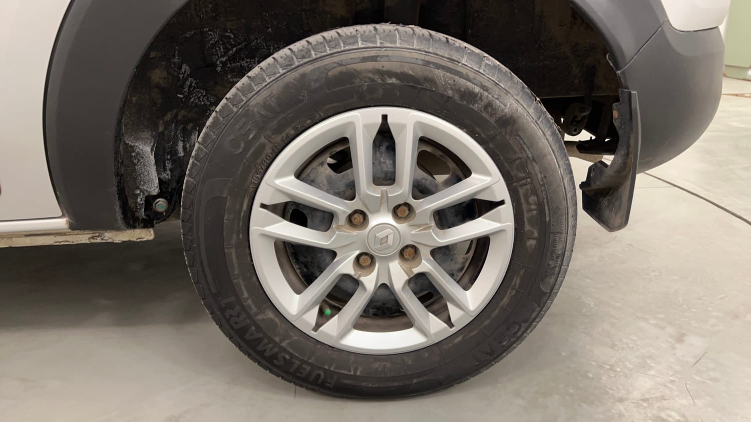 Used 2022 Renault Triber RXT EASY-R AMT Petrol Automatic tyres LEFT REAR TYRE RIM VIEW