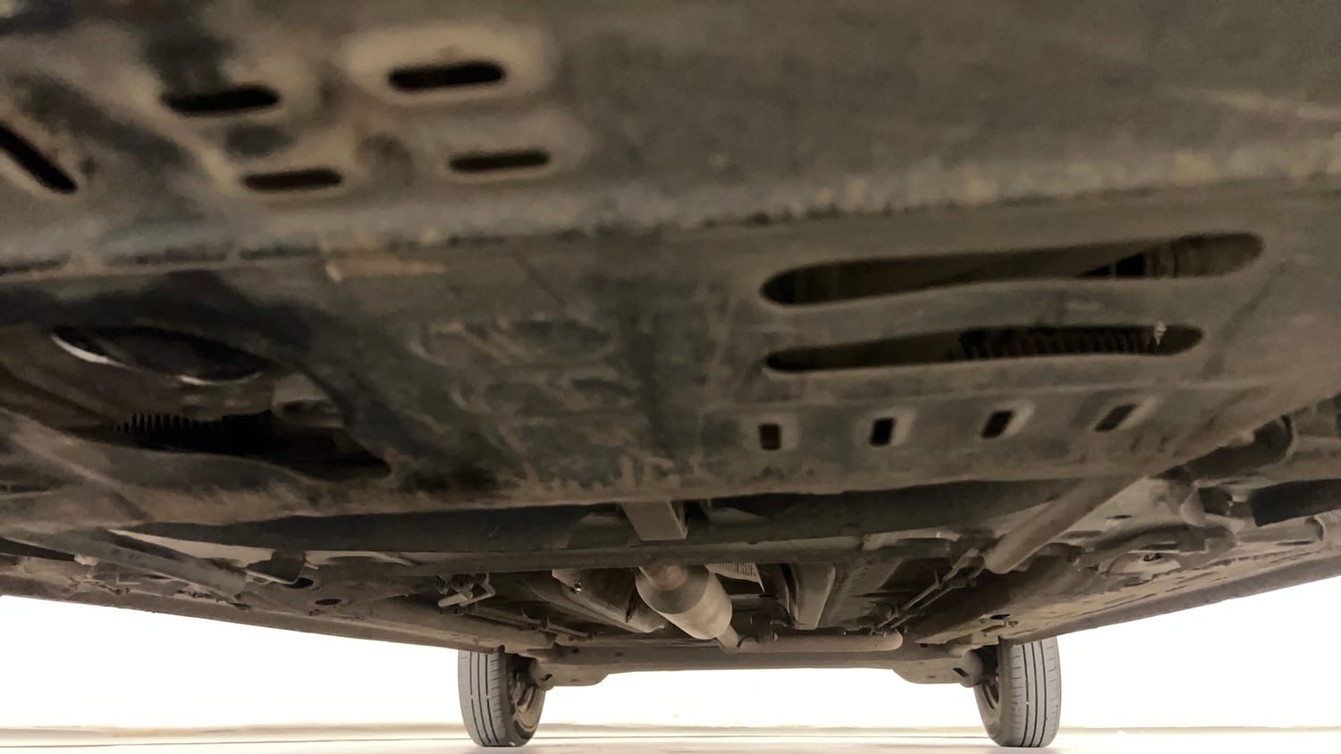 Used 2022 Renault Triber RXT EASY-R AMT Petrol Automatic extra FRONT LEFT UNDERBODY VIEW