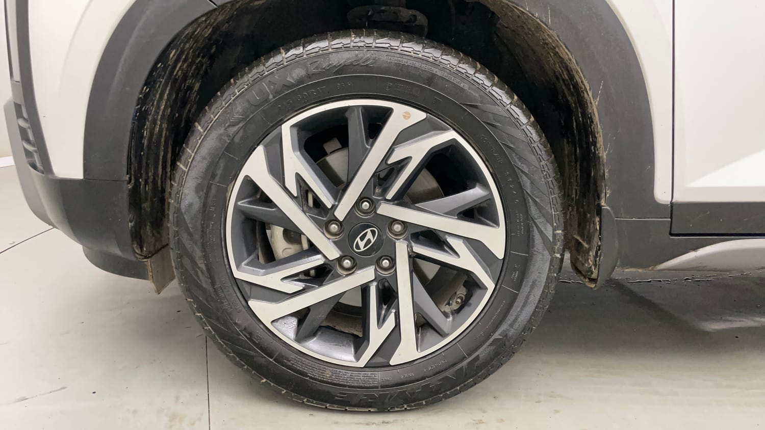 Used 2024 Hyundai Creta 1.5 MPi Petrol IVT SX(O) Petrol Automatic tyres LEFT FRONT TYRE RIM VIEW