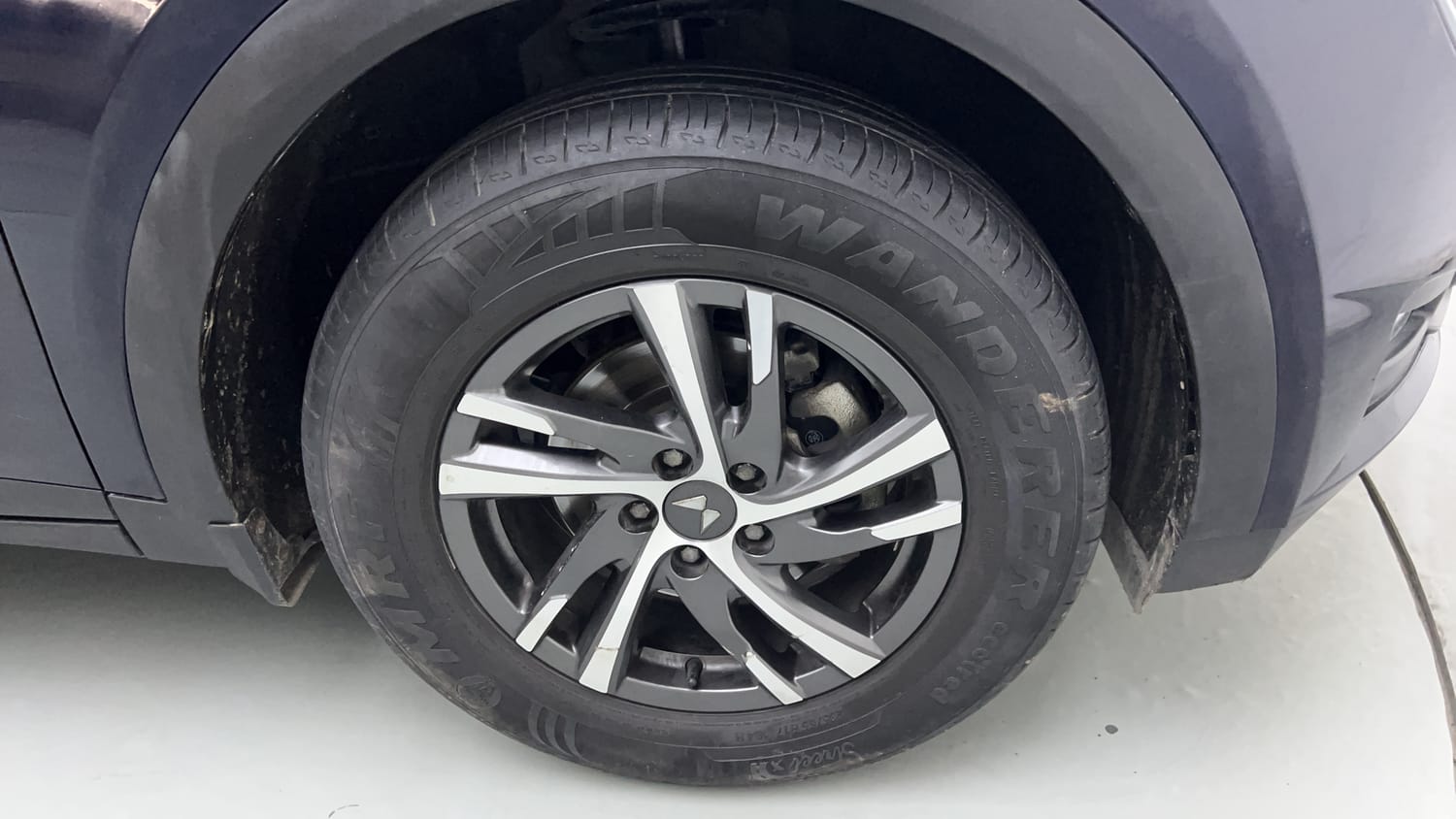 Used 2024 Mahindra XUV700 AX 5 Petrol MT 5 STR Petrol Manual tyres RIGHT FRONT TYRE RIM VIEW