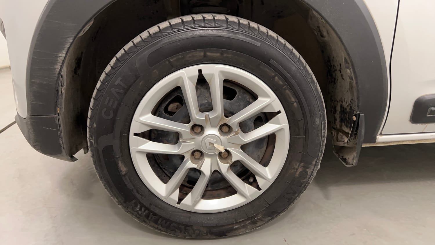 Used 2022 Renault Triber RXT EASY-R AMT Petrol Automatic tyres LEFT FRONT TYRE RIM VIEW