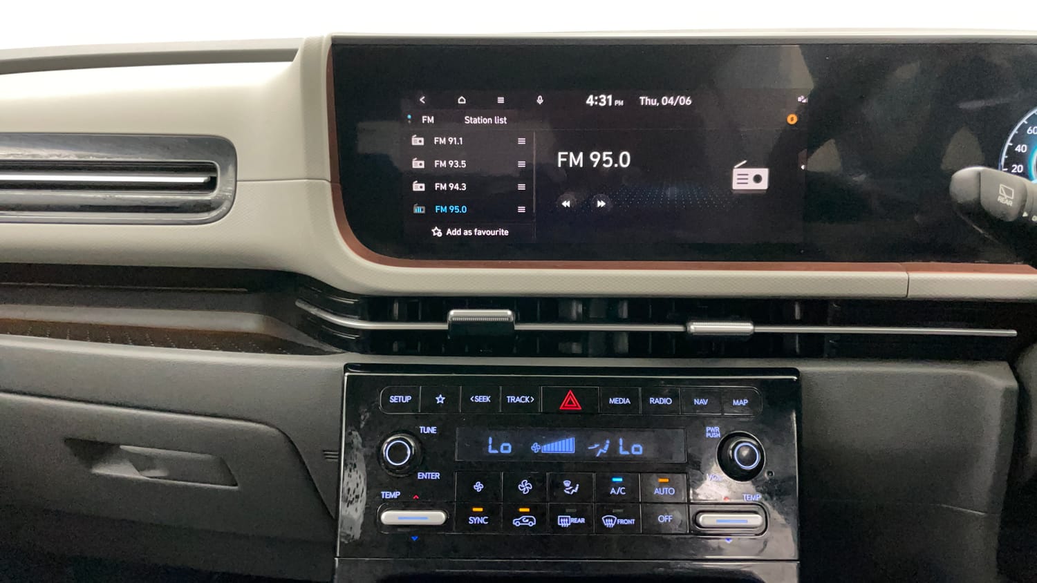 Used 2024 Hyundai Creta 1.5 MPi Petrol IVT SX(O) Petrol Automatic interior MUSIC SYSTEM & AC CONTROL VIEW
