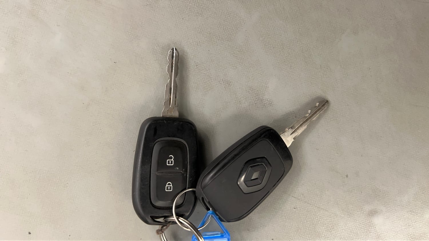Used 2022 Renault Triber RXT EASY-R AMT Petrol Automatic extra CAR KEY VIEW