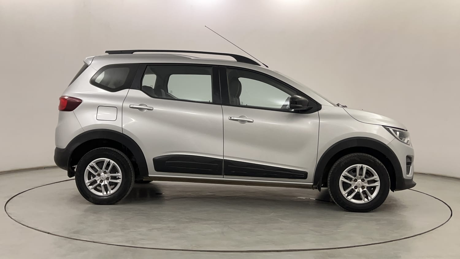 Used 2022 Renault Triber RXT EASY-R AMT Petrol Automatic exterior RIGHT SIDE VIEW