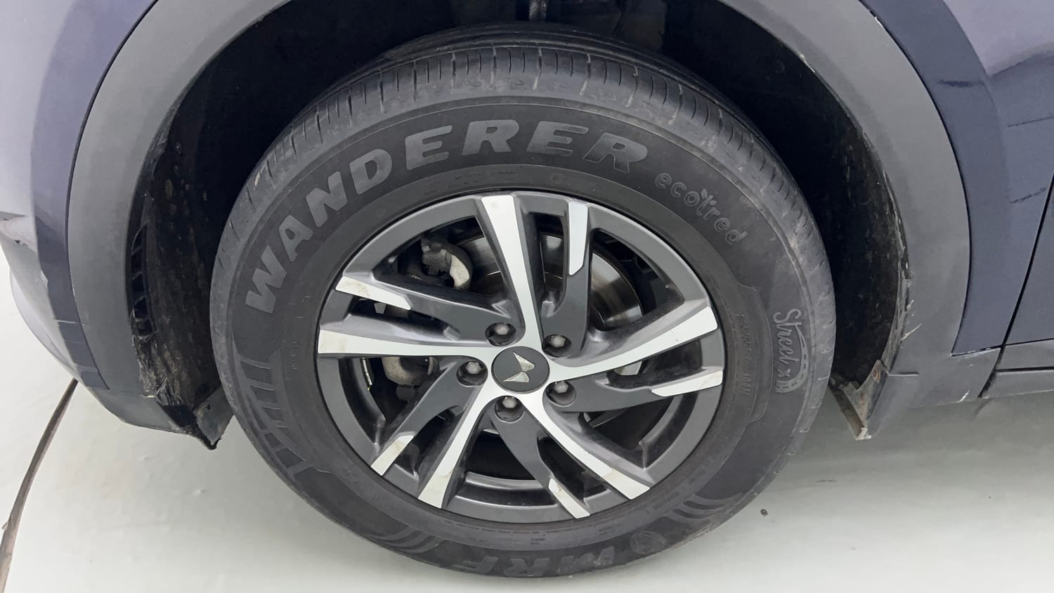 Used 2024 Mahindra XUV700 AX 5 Petrol MT 5 STR Petrol Manual tyres LEFT FRONT TYRE RIM VIEW