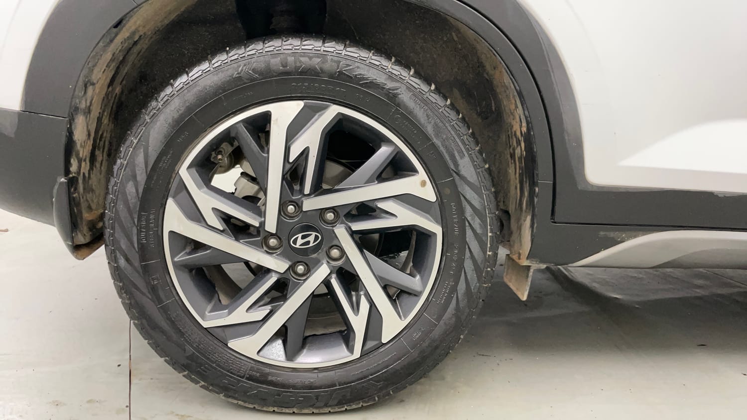 Used 2024 Hyundai Creta 1.5 MPi Petrol IVT SX(O) Petrol Automatic tyres RIGHT REAR TYRE RIM VIEW