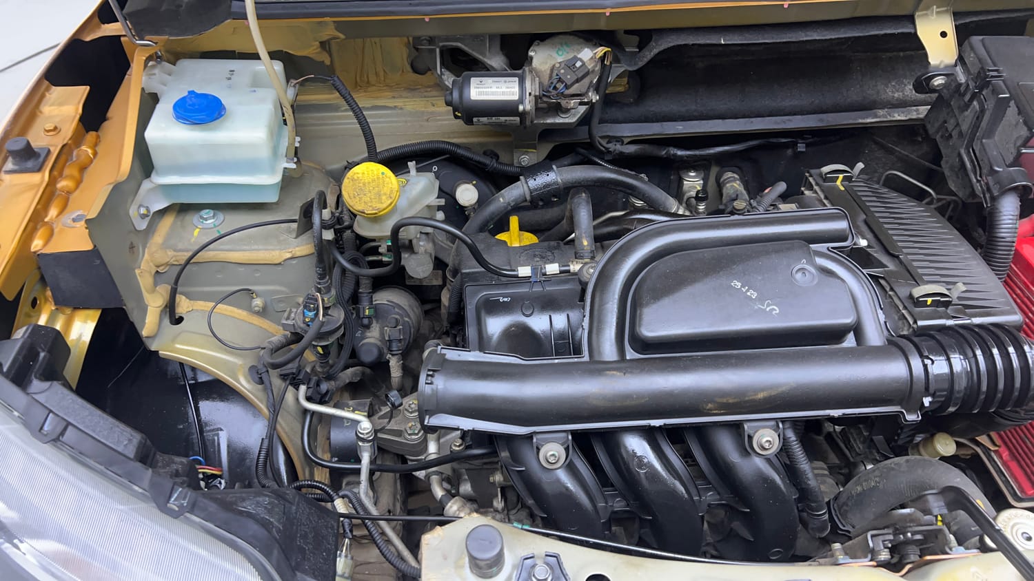 Used 2023 Renault Kwid CLIMBER AMT Petrol Automatic engine ENGINE RIGHT SIDE VIEW