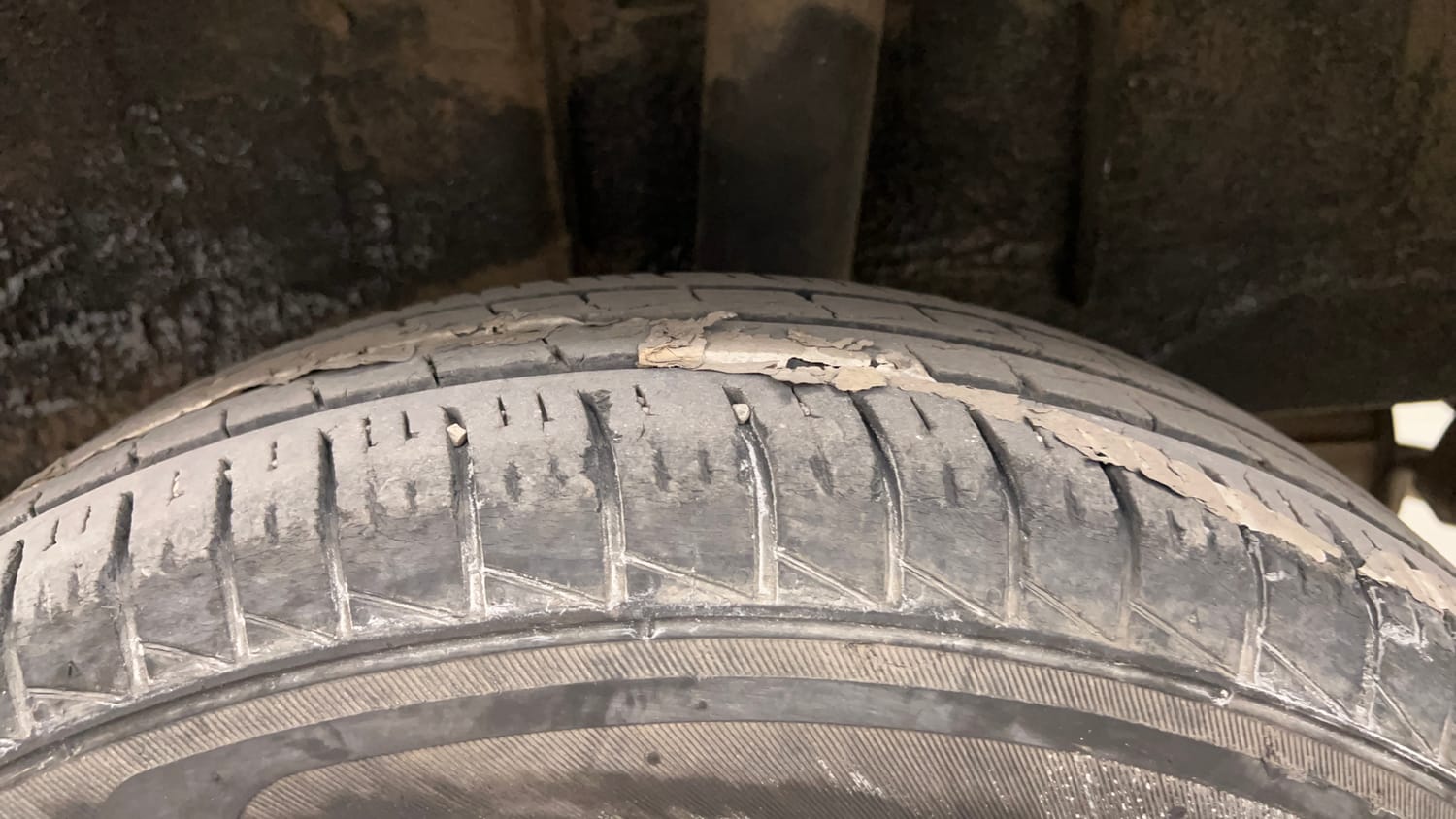 Used 2022 Renault Triber RXT EASY-R AMT Petrol Automatic tyres LEFT REAR TYRE TREAD VIEW