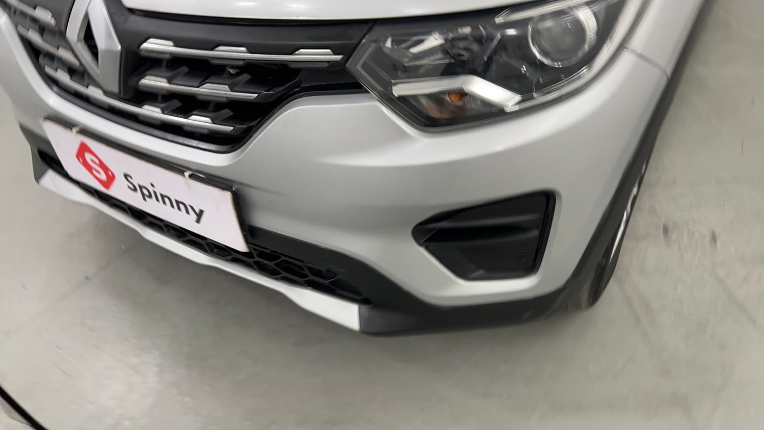 Used 2022 Renault Triber RXT EASY-R AMT Petrol Automatic dents MINOR SCRATCH