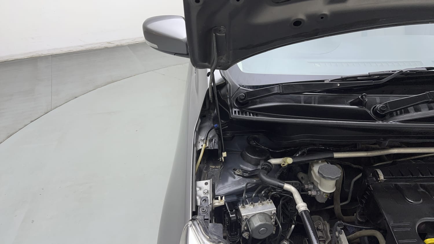 Used 2018 Maruti Suzuki Celerio ZXi (O) AMT Petrol Automatic engine ENGINE RIGHT SIDE HINGE & APRON VIEW