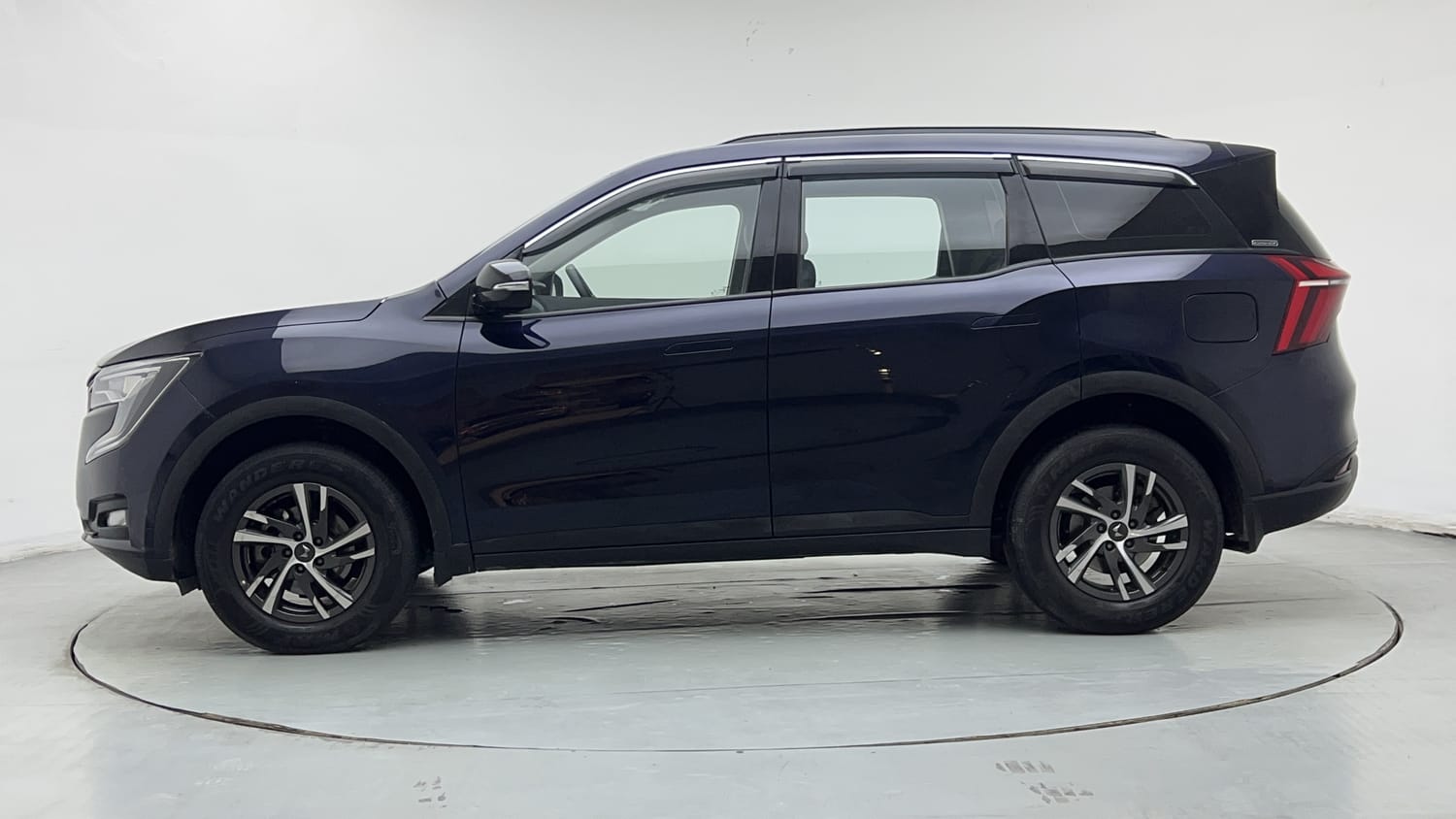 Used 2024 Mahindra XUV700 AX 5 Petrol MT 5 STR Petrol Manual exterior LEFT SIDE VIEW