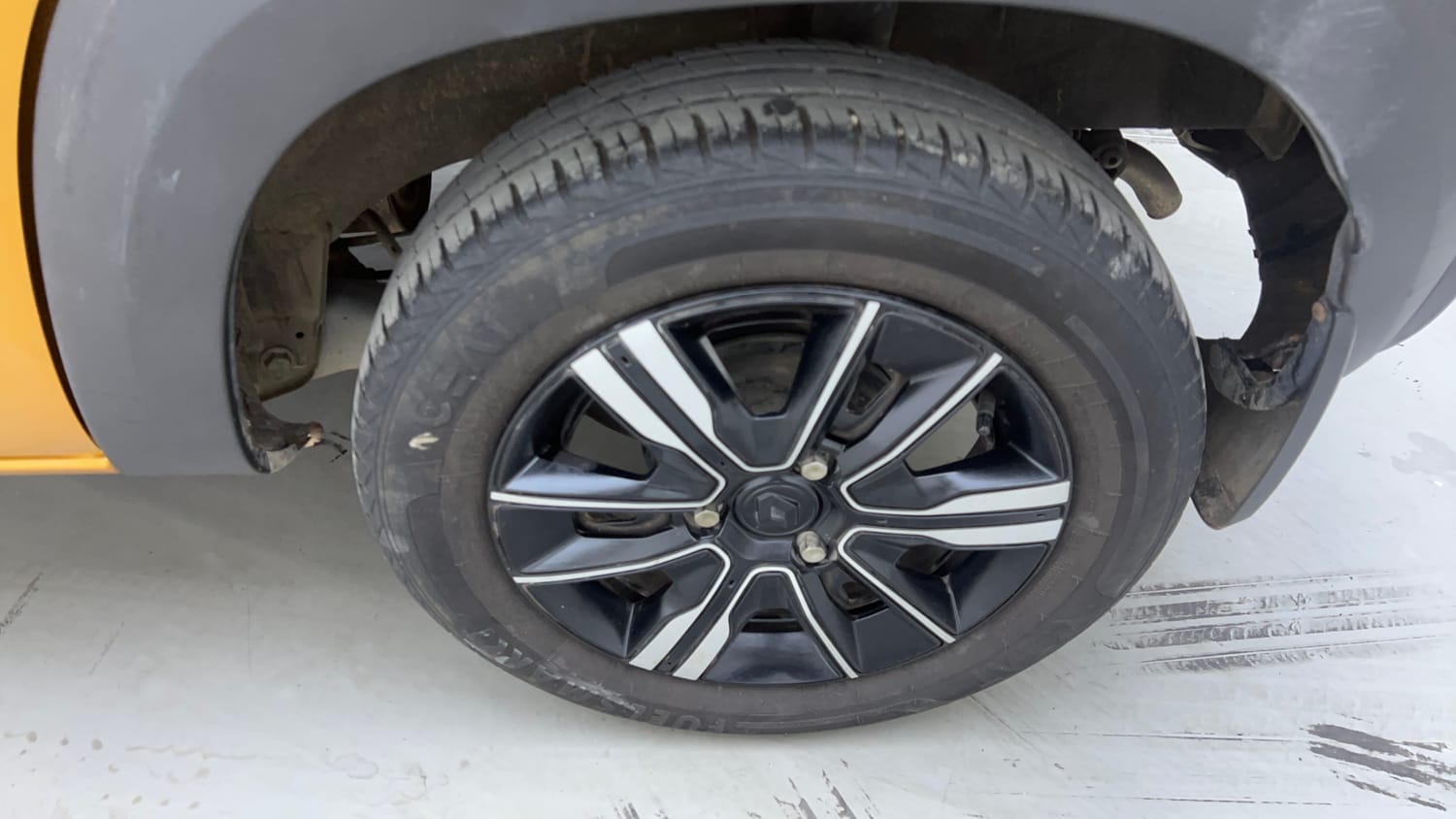 Used 2023 Renault Kwid CLIMBER AMT Petrol Automatic tyres LEFT REAR TYRE RIM VIEW