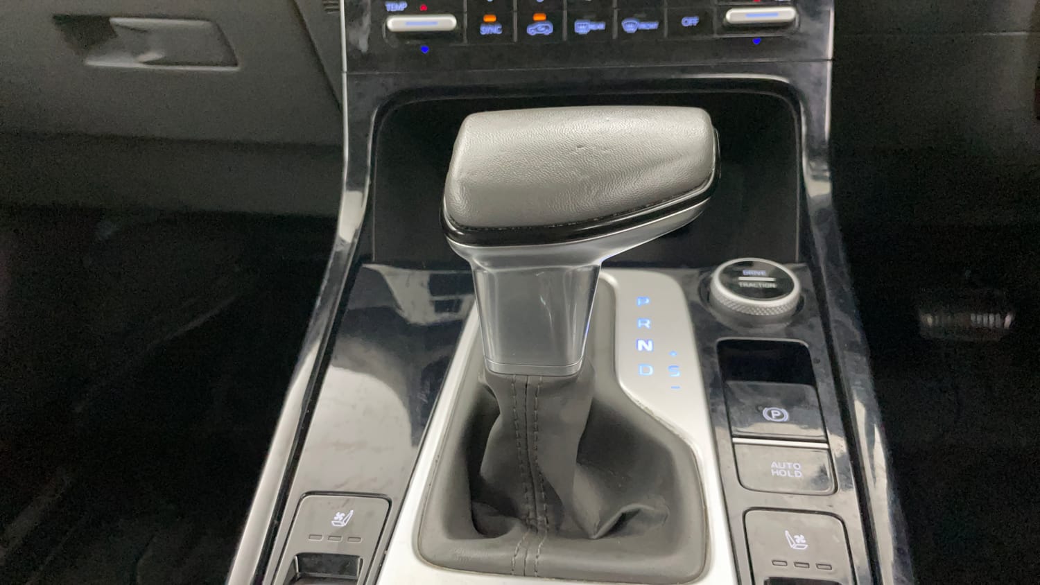 Used 2024 Hyundai Creta 1.5 MPi Petrol IVT SX(O) Petrol Automatic interior GEAR  KNOB VIEW