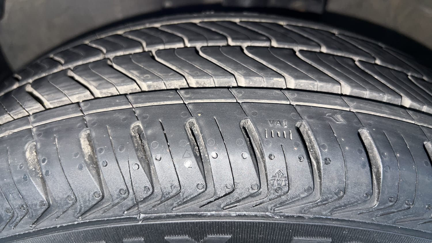 Used 2018 Maruti Suzuki Celerio ZXi (O) AMT Petrol Automatic tyres LEFT FRONT TYRE TREAD VIEW