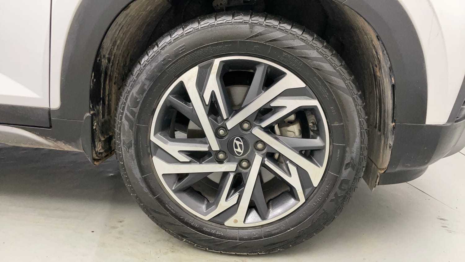 Used 2024 Hyundai Creta 1.5 MPi Petrol IVT SX(O) Petrol Automatic tyres RIGHT FRONT TYRE RIM VIEW