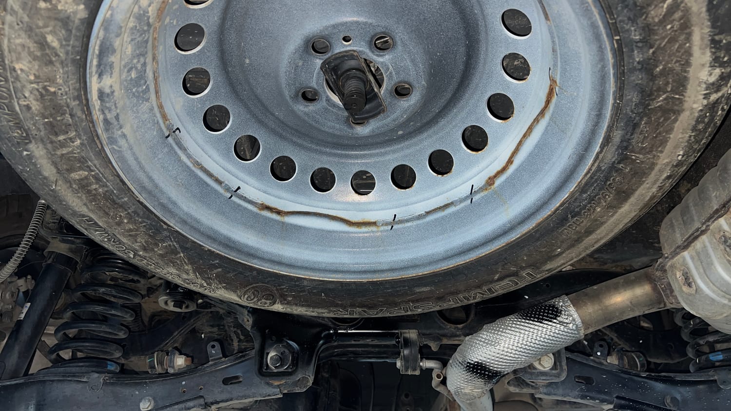 Used 2024 Mahindra XUV700 AX 5 Petrol MT 5 STR Petrol Manual tyres SPARE TYRE VIEW