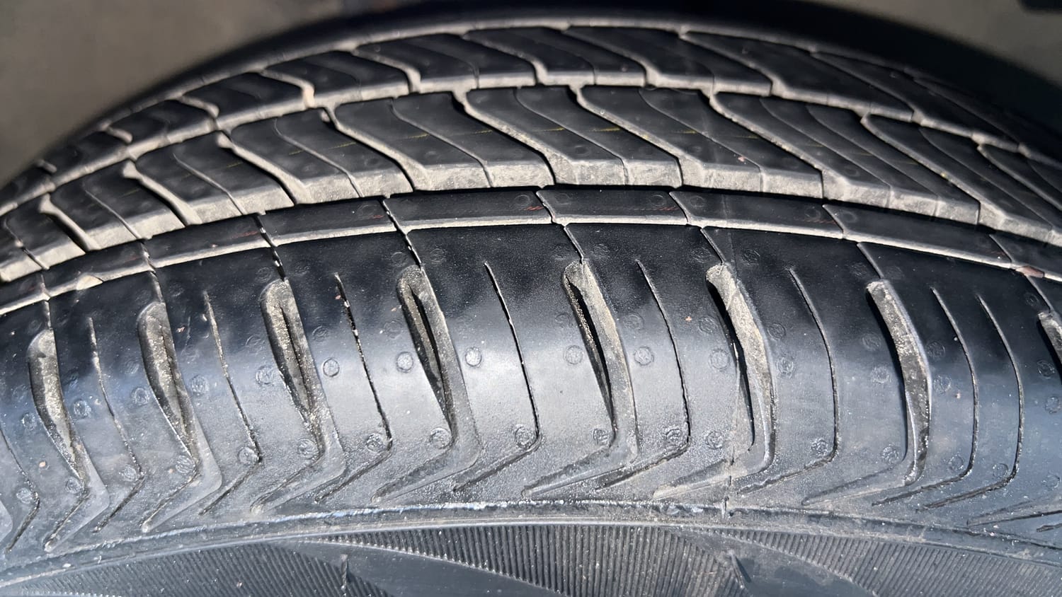 Used 2018 Maruti Suzuki Celerio ZXi (O) AMT Petrol Automatic tyres RIGHT FRONT TYRE TREAD VIEW