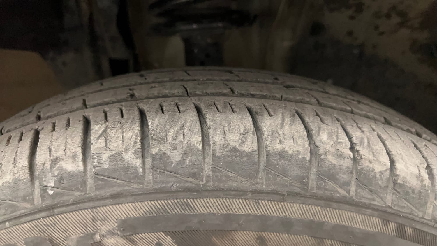 Used 2022 Renault Triber RXT EASY-R AMT Petrol Automatic tyres RIGHT FRONT TYRE TREAD VIEW