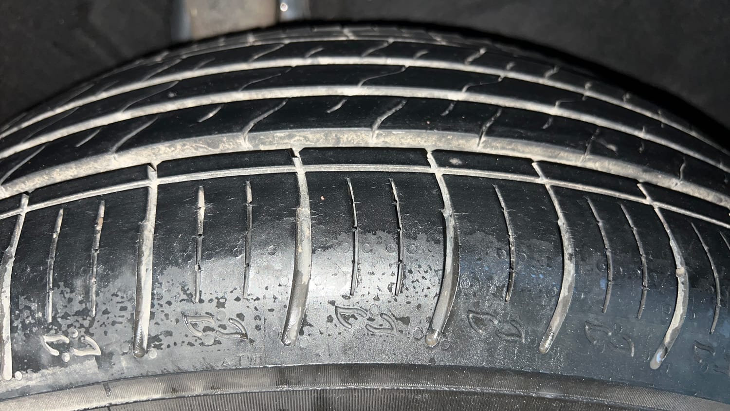 Used 2024 Mahindra XUV700 AX 5 Petrol MT 5 STR Petrol Manual tyres RIGHT REAR TYRE TREAD VIEW