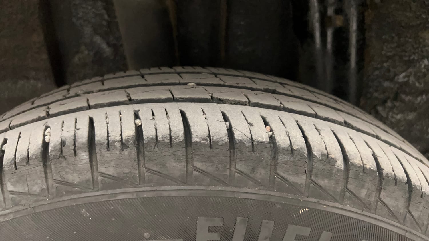 Used 2022 Renault Triber RXT EASY-R AMT Petrol Automatic tyres RIGHT REAR TYRE TREAD VIEW