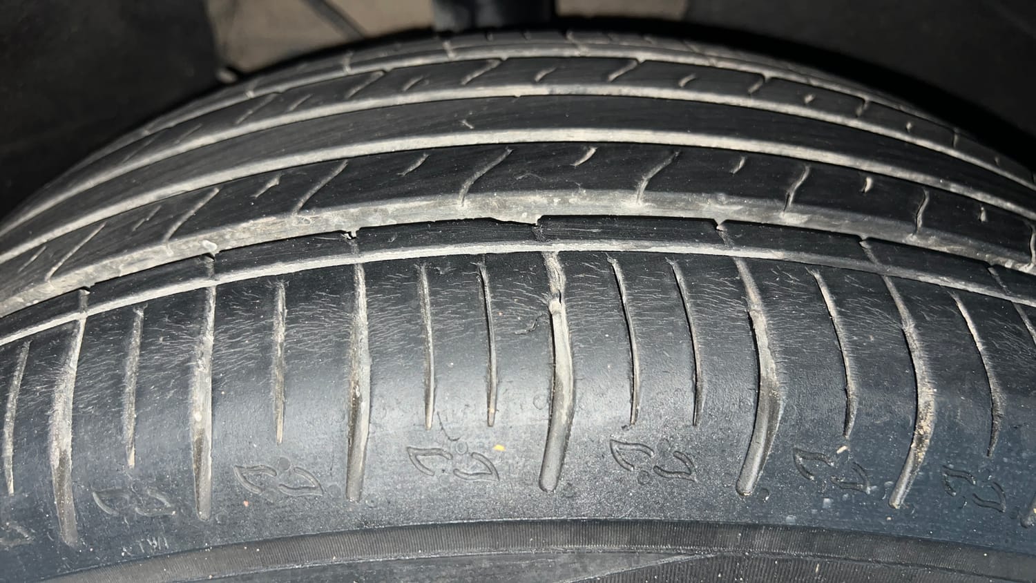 Used 2024 Mahindra XUV700 AX 5 Petrol MT 5 STR Petrol Manual tyres RIGHT FRONT TYRE TREAD VIEW