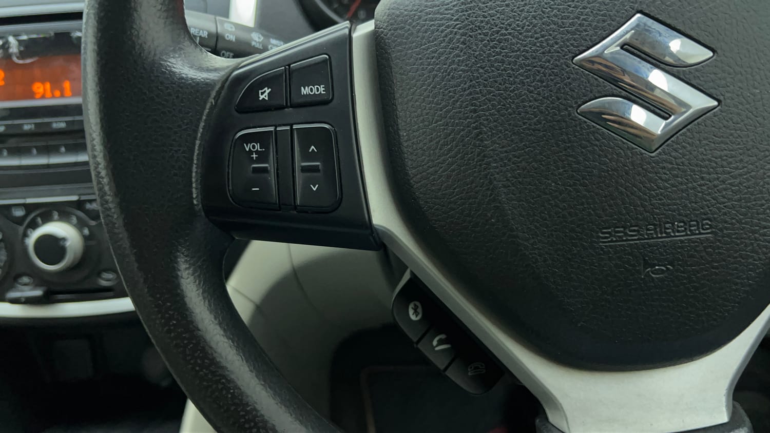 Used 2018 Maruti Suzuki Celerio ZXi (O) AMT Petrol Automatic top_features Steering mounted controls