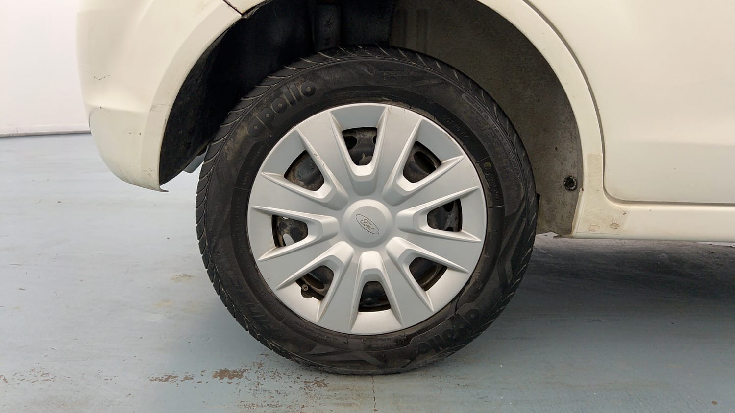 Used 2015 Ford Figo Duratec Petrol ZXI 1.2 Petrol Manual tyres RIGHT REAR TYRE RIM VIEW
