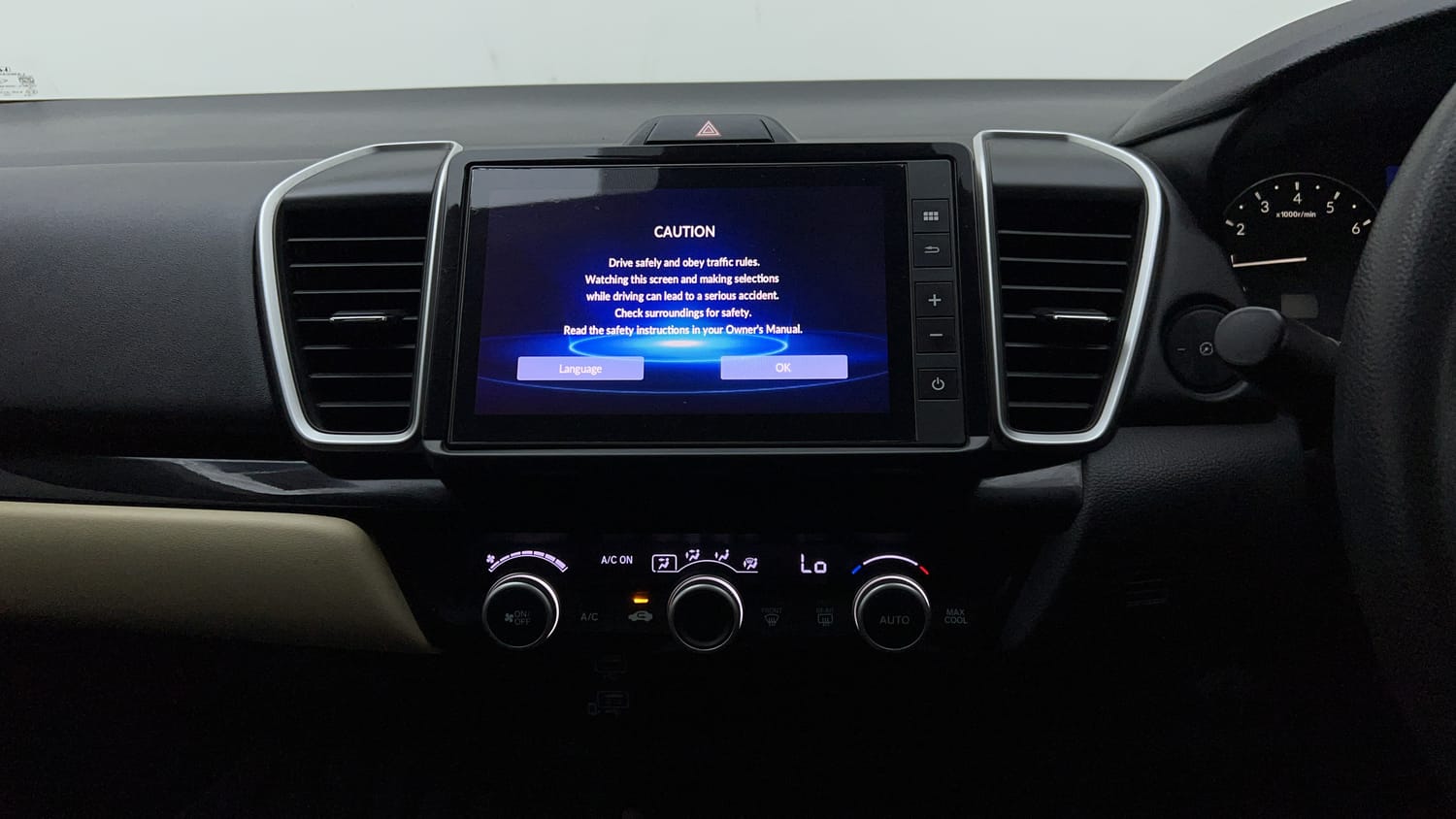 Used 2023 Honda City V Petrol MT Petrol Manual interior MUSIC SYSTEM & AC CONTROL VIEW