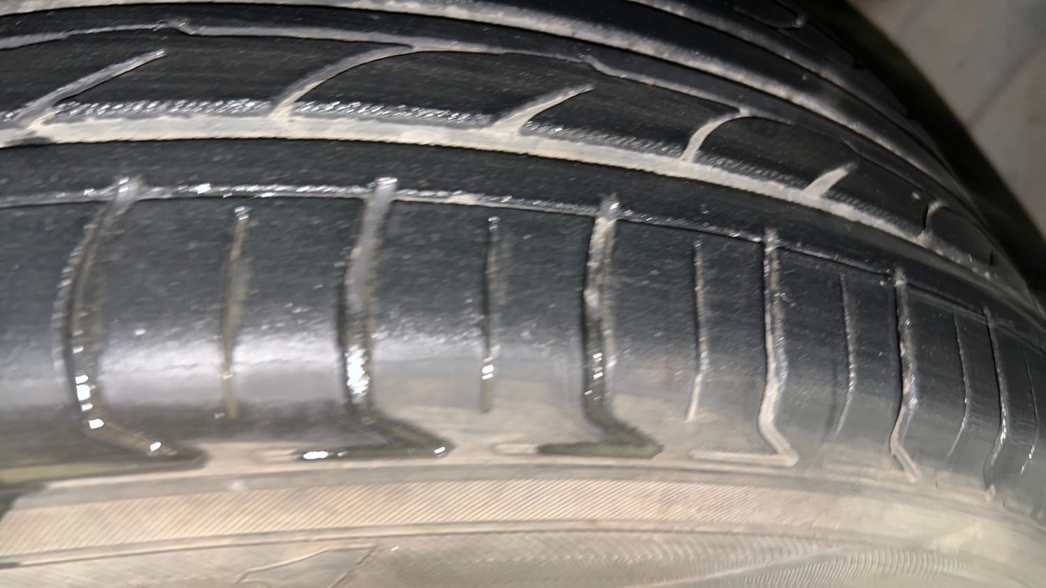 Used 2023 Maruti Suzuki Grand Vitara Zeta Plus Intelligent Hybrid eCVT Hybrid Automatic tyres RIGHT FRONT TYRE TREAD VIEW