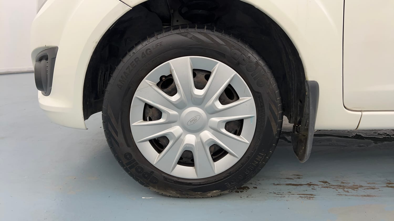 Used 2015 Ford Figo Duratec Petrol ZXI 1.2 Petrol Manual tyres LEFT FRONT TYRE RIM VIEW