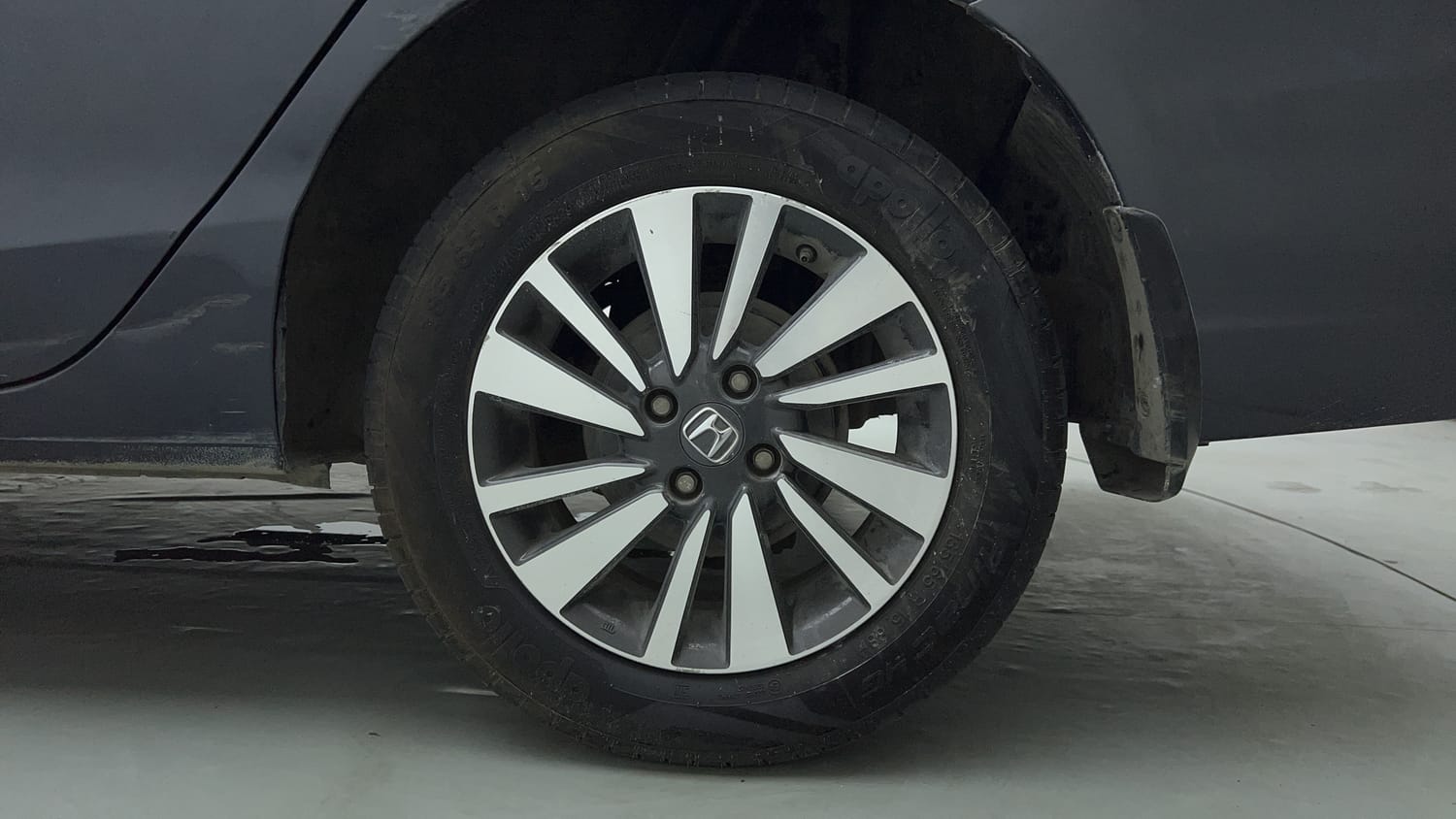 Used 2023 Honda City V Petrol MT Petrol Manual tyres LEFT REAR TYRE RIM VIEW