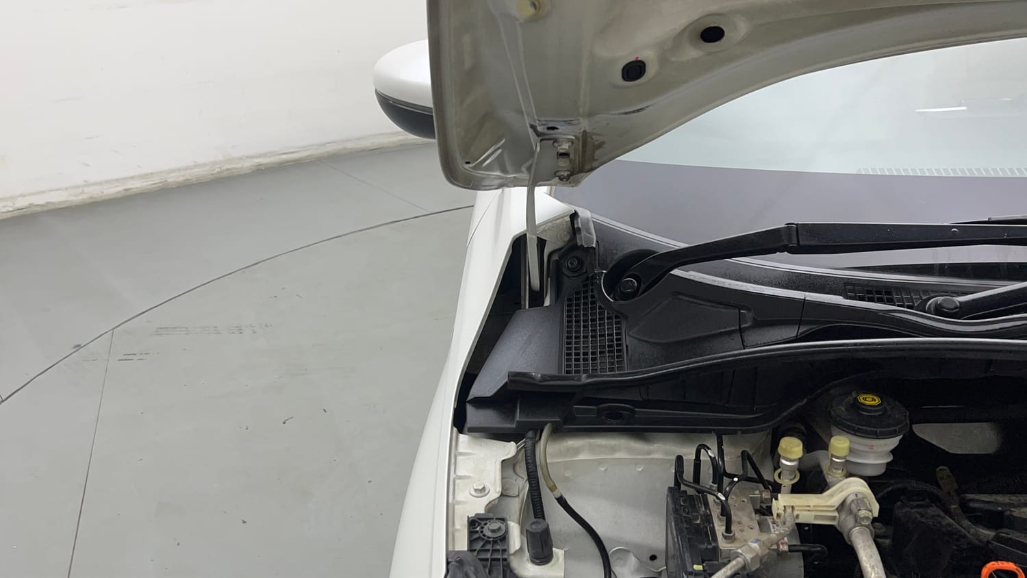 Used 2022 Honda City ZX CVT Petrol Petrol Automatic engine ENGINE RIGHT SIDE HINGE & APRON VIEW